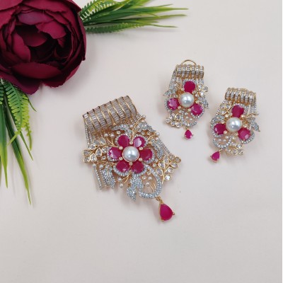 Elegant Sparkling Floral Style Locket Set 